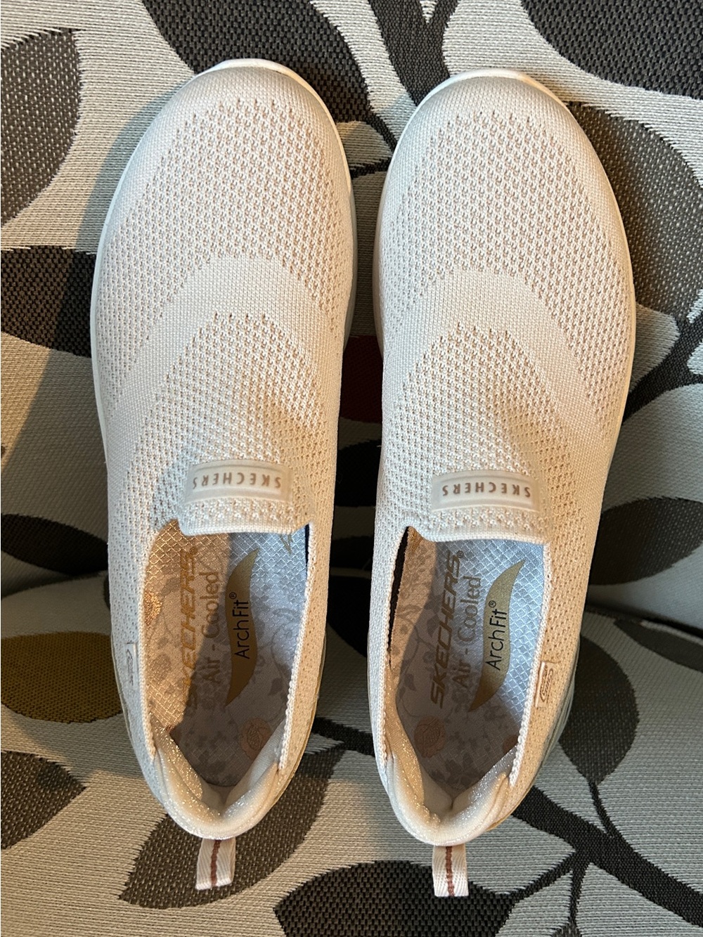 Skechers Women's Size 8 Slip-On Knit Sneakers in Light Beige. Never worn. - Picture 2 of 7